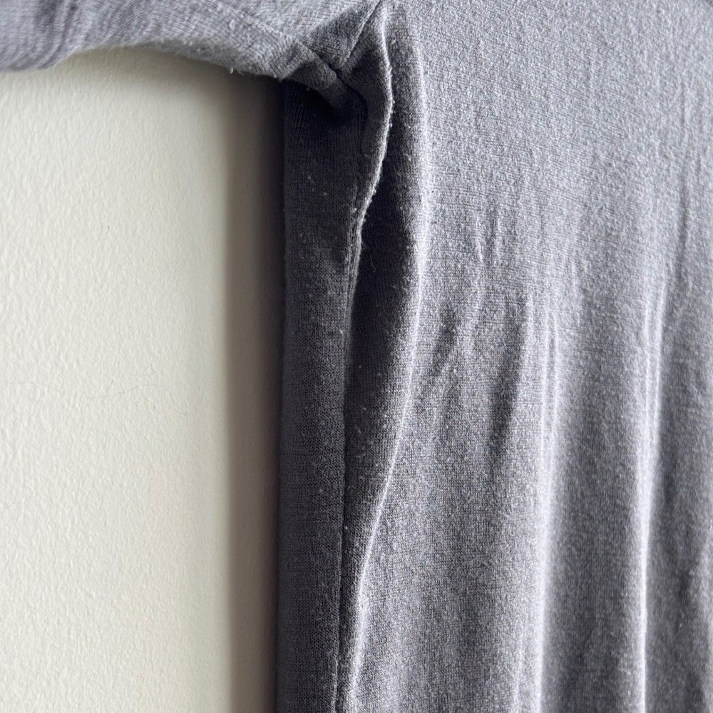 Athleta Gray Short Sleeve Top Womens XS - Picture 3 of 5